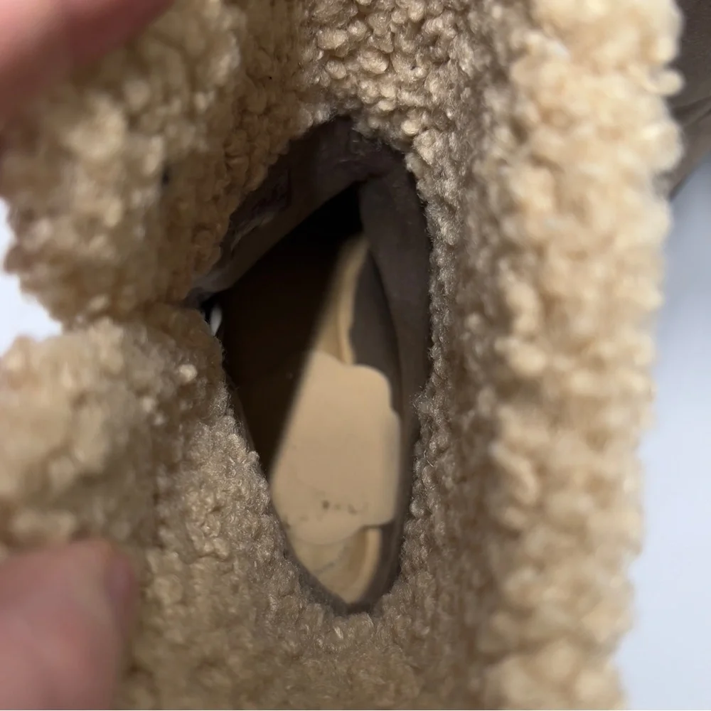 CLARKS Sherpa lined Suede Winter Outdoor Boot